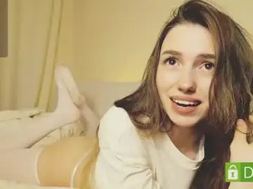 Chaturbate Best live sex cam show of shypeachmaru