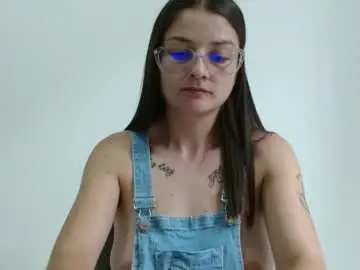 Chaturbate Sex Cam of lilcoralinne_0