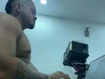 Chaturbate Best live sex cam show of alejo_gero1712