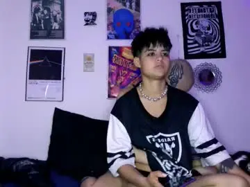 Chaturbate Live Sex Cam of plutonbluemoon_999
