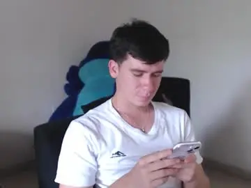 Chaturbate Live Sex Cam of harry_brown2324