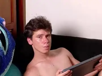 Chaturbate Nude Webcam of harry_brown2324