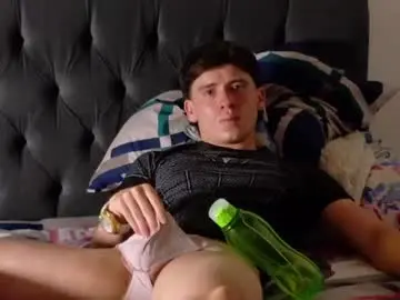 Chaturbate Free Porn Cam of harry_brown2324