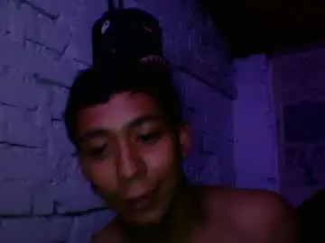 Chaturbate Live Sex Cam of snoobmaster777