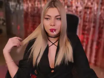 Chaturbate Live Sex Cam of hyileyclark