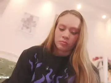 Chaturbate Live Porn of milky_0