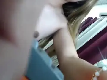 Chaturbate Live Sex Cam of queen_heart0