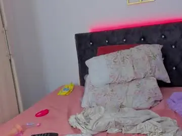 Chaturbate Live Sex Cam of crystal_rosse2