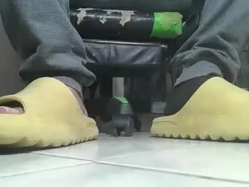 Chaturbate Free Porn Cam of srfindomfeet_