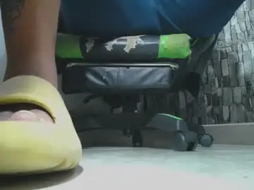 Chaturbate Best live sex cam show of srfindomfeet_