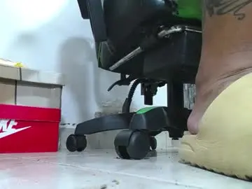 Chaturbate Watch Live Sex Cams of srfindomfeet_
