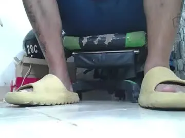 Chaturbate Live Sex Cam of srfindomfeet_