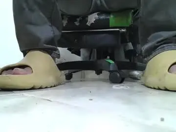 Chaturbate Live Sex Cam of srfindomfeet_