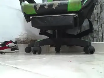 Chaturbate Live Sex Cam of srfindomfeet_