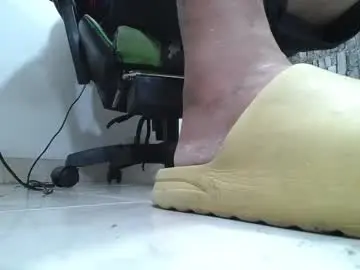 Chaturbate Live Sex Cam of srfindomfeet_