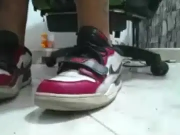 Chaturbate Free Porn Cam of srfindomfeet_