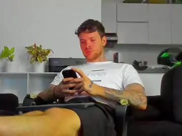 Chaturbate Sex Cam of lukeglanton17