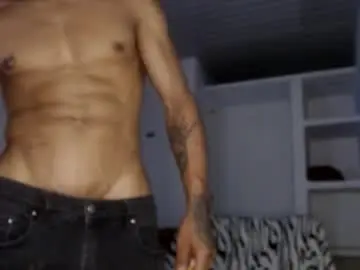 Chaturbate Live Sex Cam of sexseason777