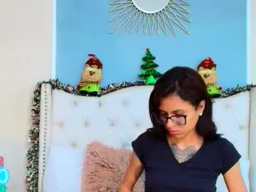 Chaturbate Live Sex Cam of emily_loperaa