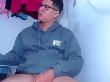 Chaturbate Live Sex Cam of phoenixgnz08