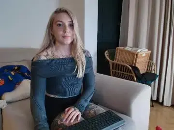 Chaturbate Live Sex Cam of tattoobbgirl