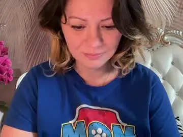 Chaturbate Live Sex Cam of kiradivine