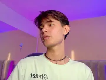 Chaturbate Live Sex Cam of derek_sinn