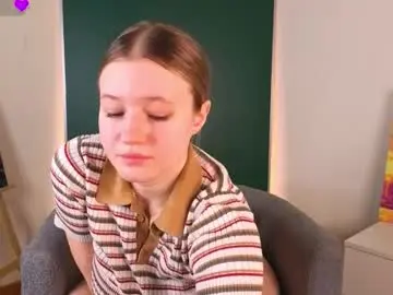 Chaturbate Free Live Porn of emilyhewell