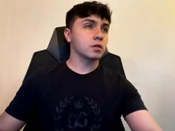 Chaturbate Live Sex Cam of aron__cooper