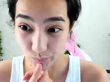 Chaturbate Adult Video Chat of kira_lilian