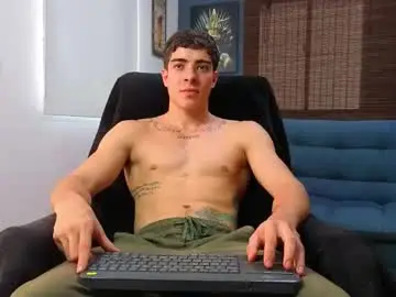 Chaturbate Live Sex Cam of ethangreey1