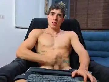 Chaturbate Live Sex Cam of ethangreey1