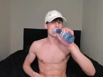 Chaturbate Live Sex Cam of skinnyguywithbigd