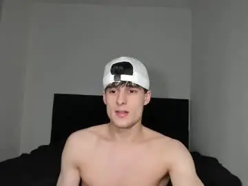 Chaturbate Live Sex Cam of skinnyguywithbigd