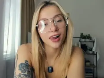 Chaturbate Best live sex cam show of glossybabe_