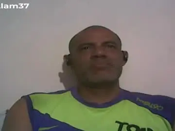Chaturbate Live Sex Cam of retlam37