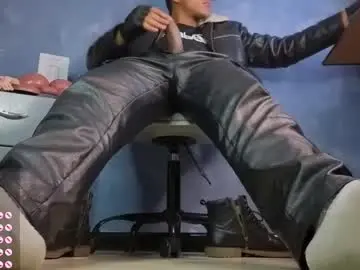 Chaturbate Live Porn of tom_brown12