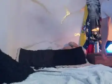 Chaturbate Live Sex Cam of yulianpereira25