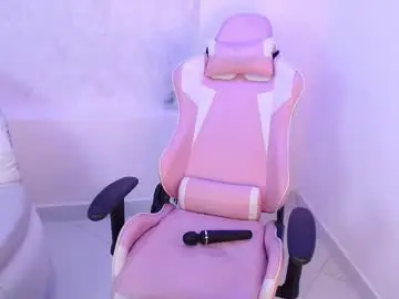 Chaturbate Live Sex Cam of paulina_kline