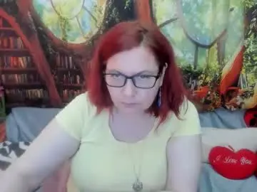 Chaturbate Live Sex Cam of dyannelovee