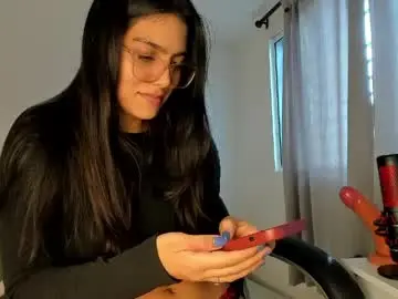 Chaturbate Live Sex Cam of avis12_