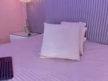 Chaturbate Live Sex Cam of little_vel