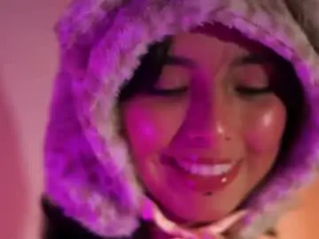 Chaturbate Live Porn of little_vel