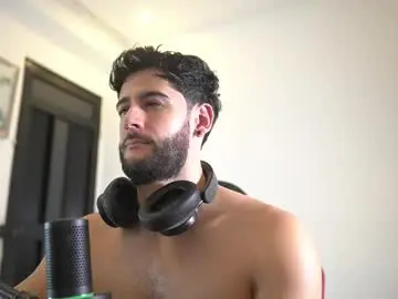 Chaturbate Live Sex Cam of saimonhot1