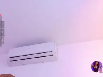 Chaturbate Live Sex of emilyy_bank