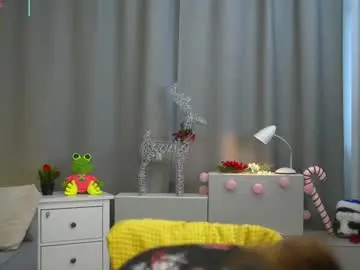 Chaturbate Live Sex of lookatmehabibi_