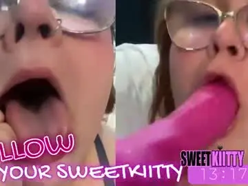 Chaturbate Nude Webcam of sweetkiitty3