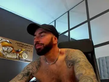 Chaturbate Live Sex Cam of arongrant