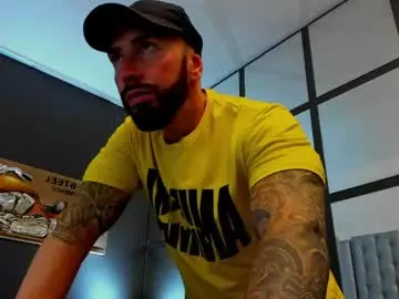 Chaturbate Live Sex Cam of arongrant