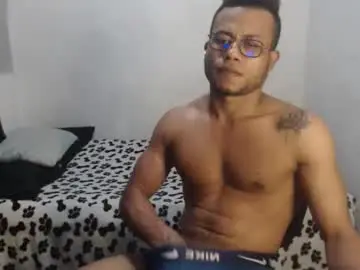 Chaturbate Live Sex Cam of ian_tuner